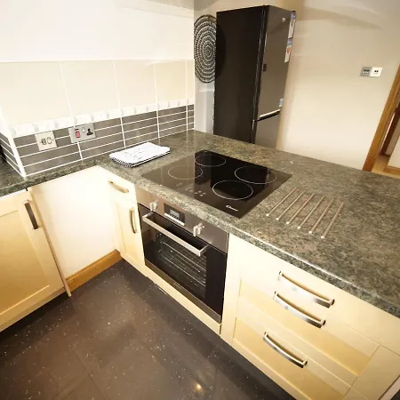 Town Centre Apartment Sleeps 9 Bournemouth Exterior photo