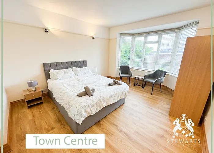 Town Centre Apartment Sleeps 9